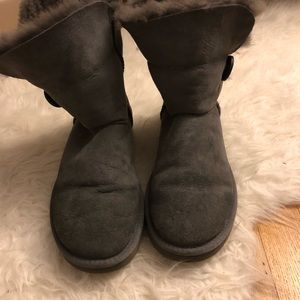 UGG Bailey button uggs in grey